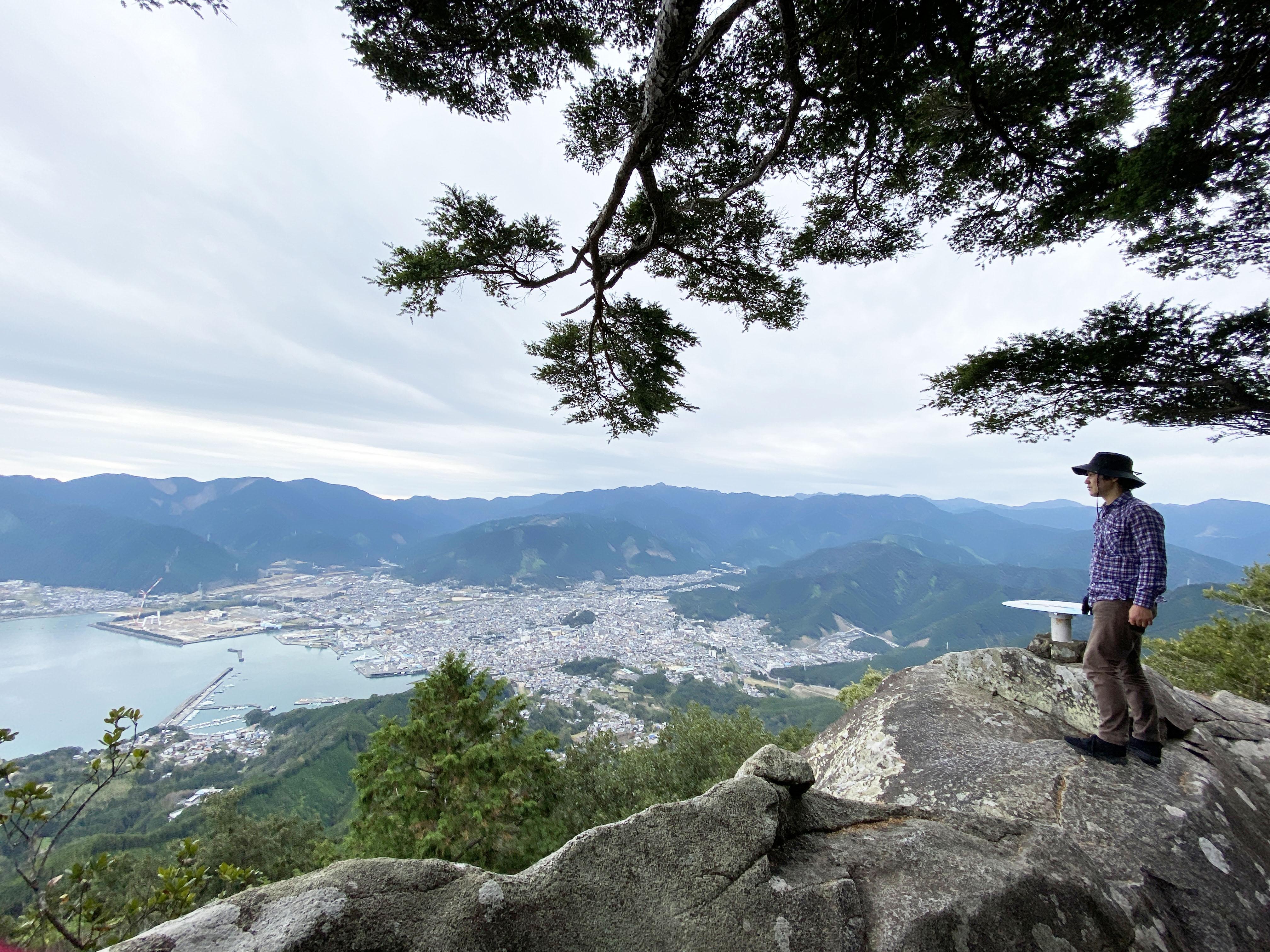 Ne vous inquiétez pas même si vous débutez en alpinisme ! Amusez-vous et faites des randonnées saines sur le col Kumano Kodo Magose et le mont Tengukura avec un thérapeute Owase !