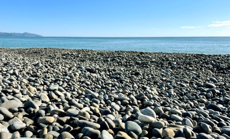 日本最长的卵石滩七里御滨，全长22公里