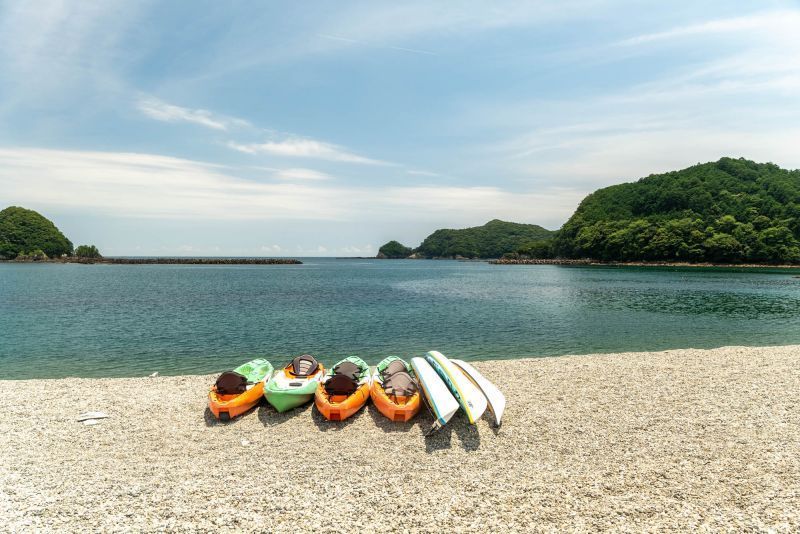 Navegando en kayak por la costa de Kihoku