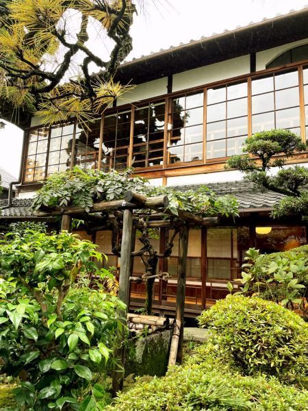 Precioso patio ajardinado en el Nipponia