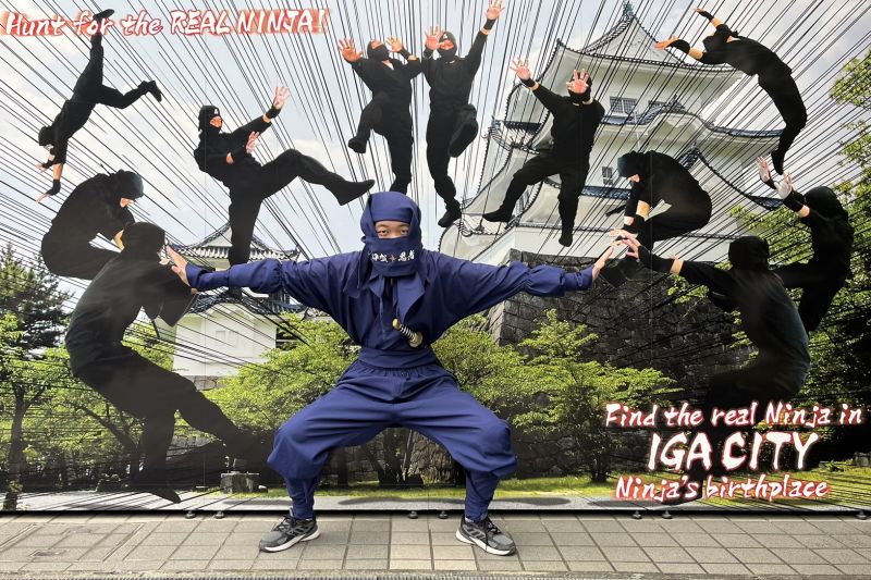 Familia divirtiéndose como ninjas durante un día en la ciudad de Iga