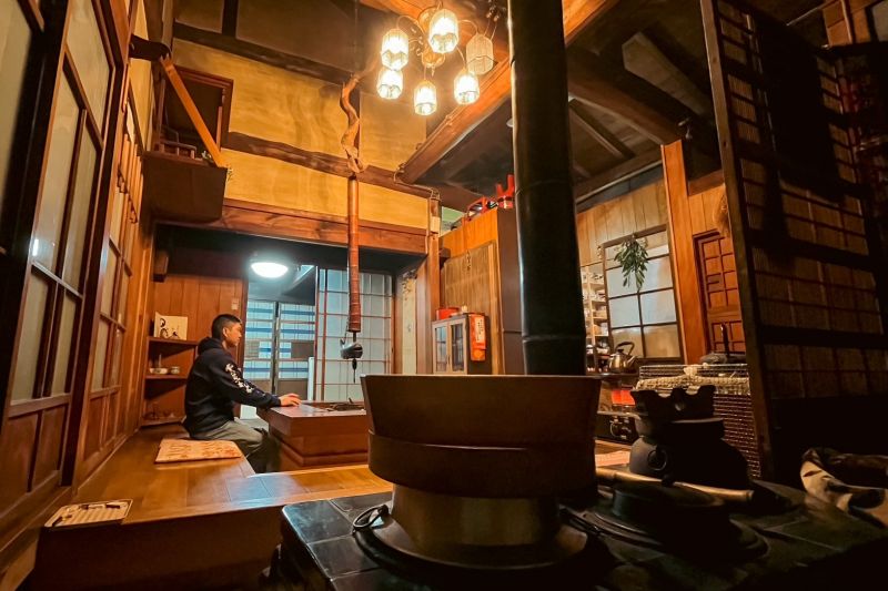Pasar la noche en una casa construida en la era Meiji en Taiki