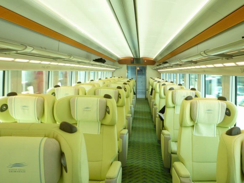 รถไฟด่วนพิเศษ "ชิมะคาเสะ" สายคินเท็ตสึสำหรับท่องเที่ยวมีสโลแกนว่า "ไปอิเสะชิมะด้วยสุดยอดการบริการแบบญี่ปุ่น"
