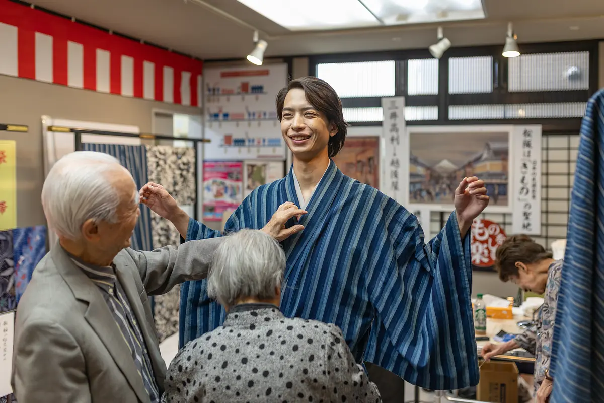 松阪もめんを着る松田さん
