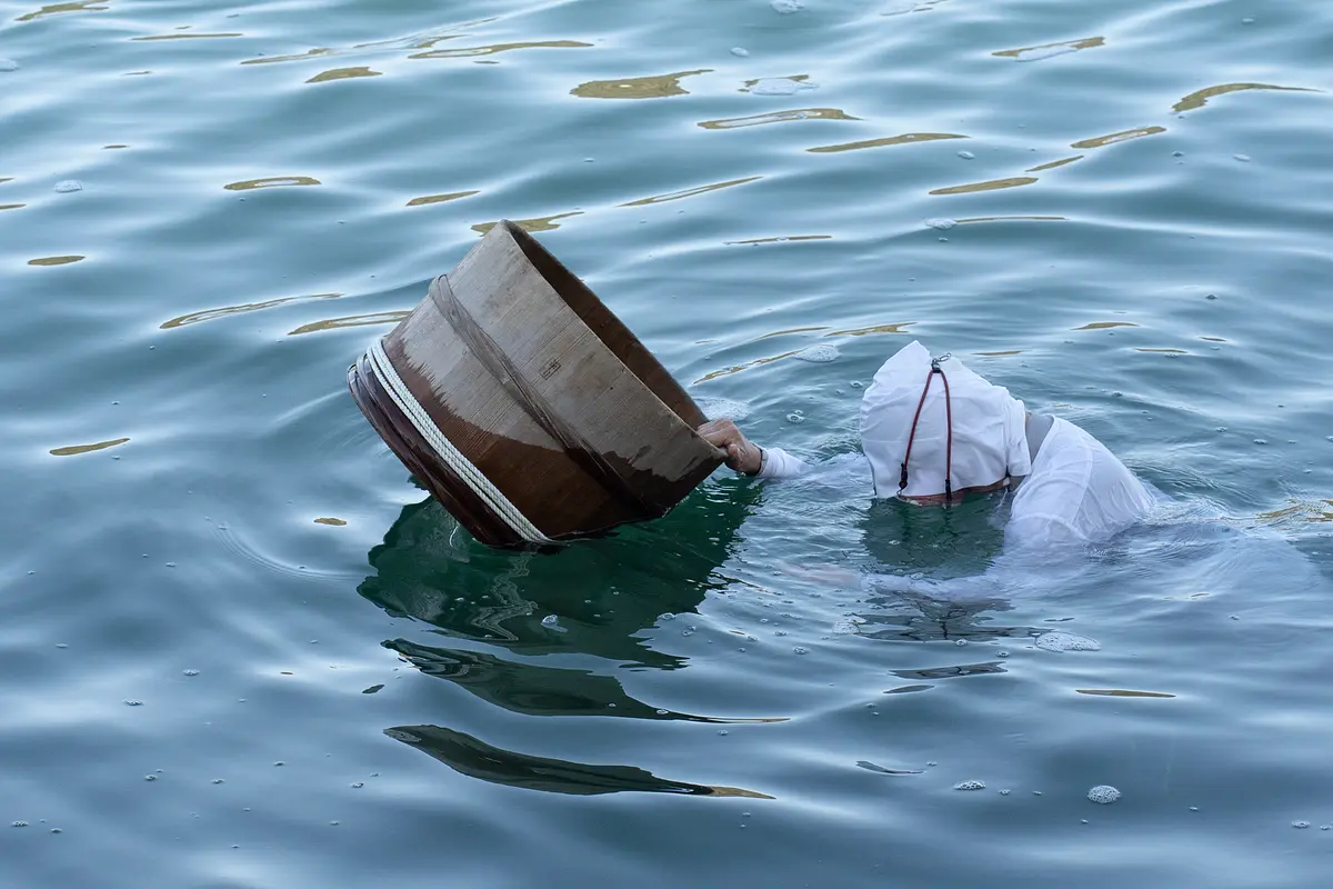 海女の潜水