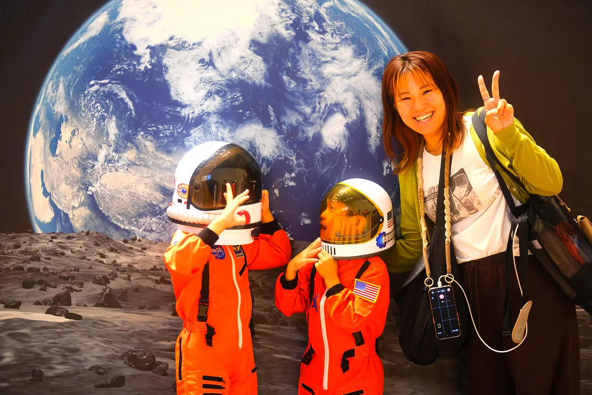 宇宙服で記念撮影