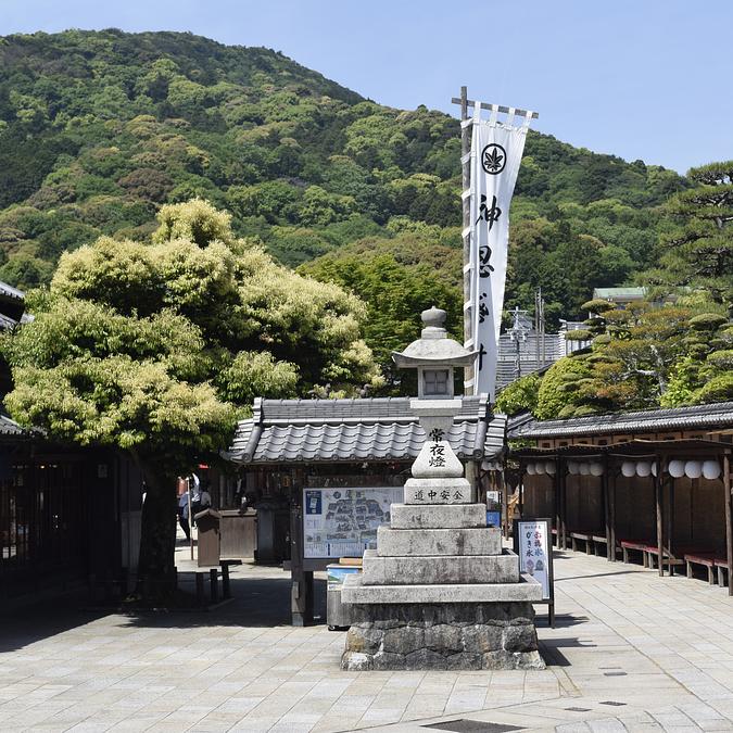 横丁入り口202305.jpg