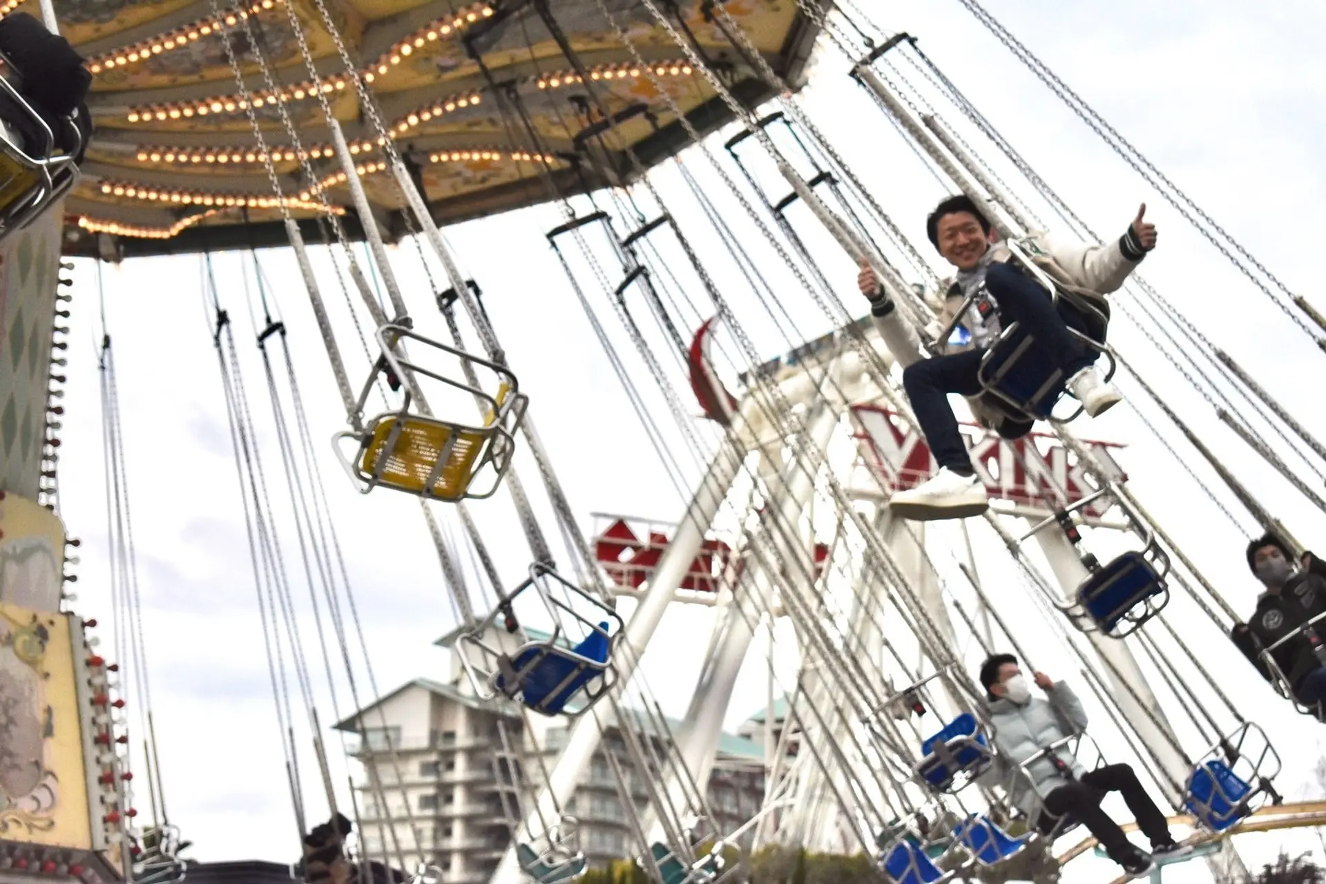 躍動感あふれる空中ブランコ