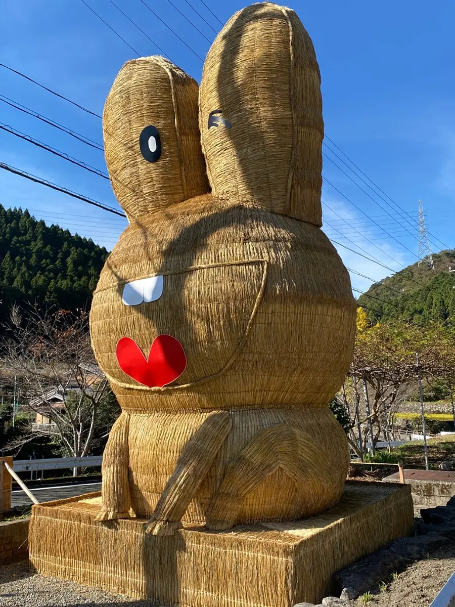 Rice straw monument “Frog” in Nigaki district, Iinan town
