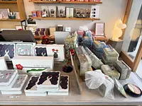 SENBEI FACTORY SHOP 日の出屋製菓