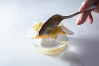 世界を征したパティシエのクリスマス限定デザートを三重の複合温泉リゾートで愉しむ。