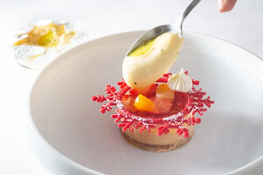 世界を征したパティシエのクリスマス限定デザートを三重の複合温泉リゾートで愉しむ。