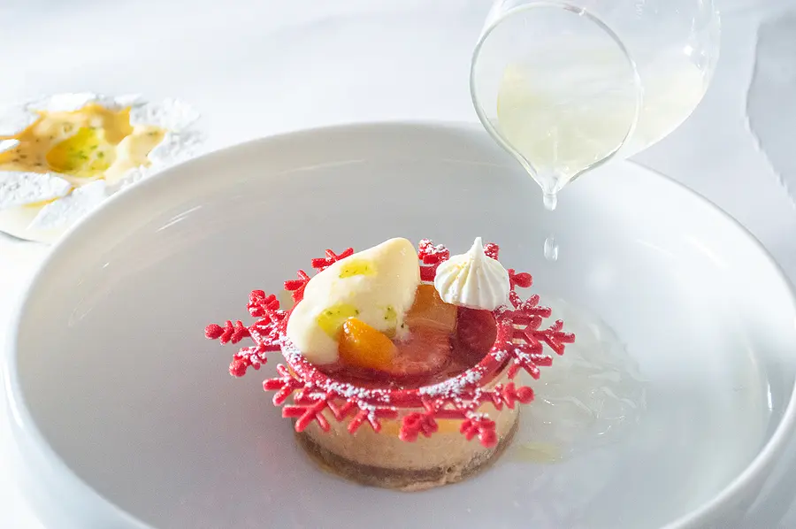 世界を征したパティシエのクリスマス限定デザートを三重の複合温泉リゾートで愉しむ。