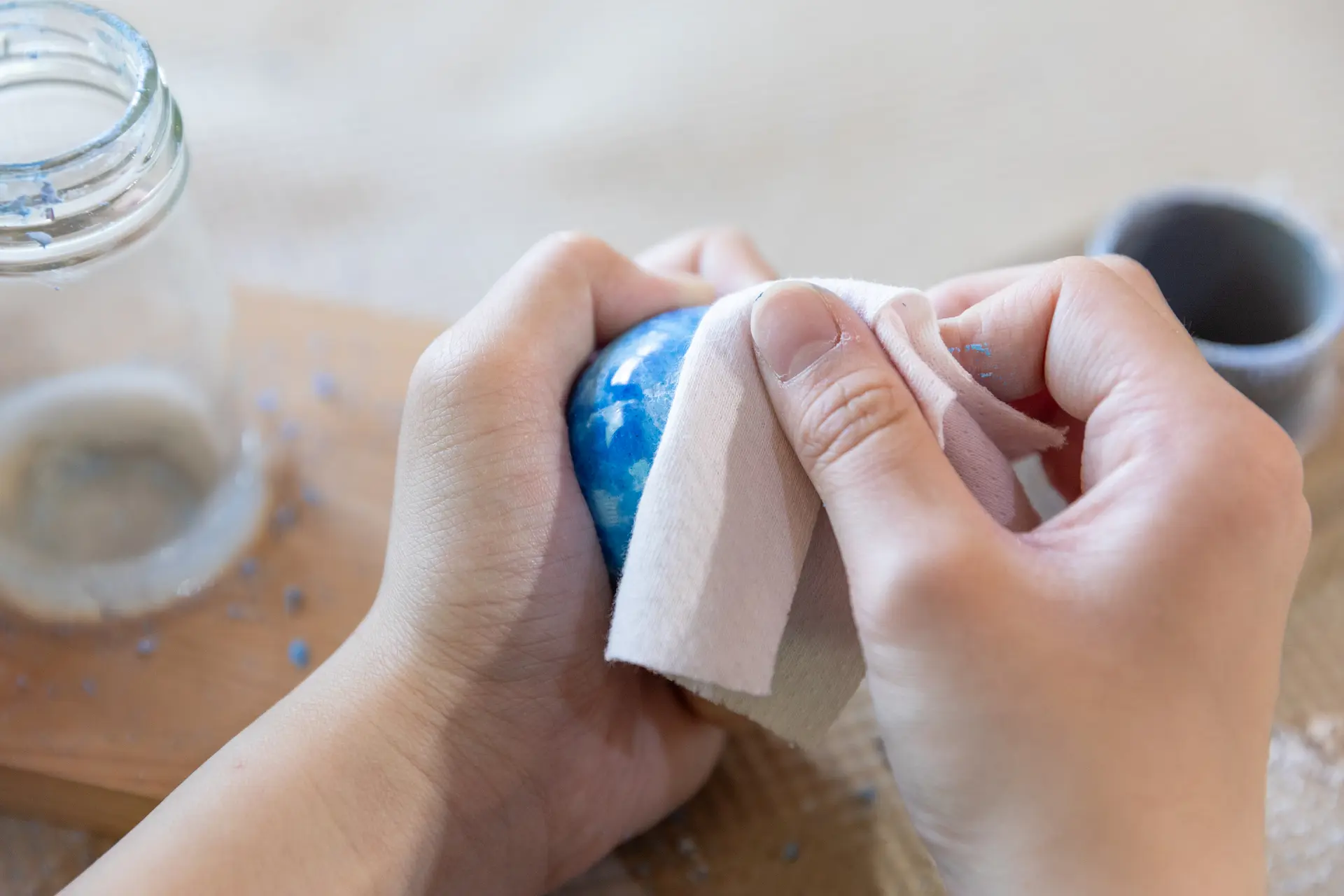 布で磨き上げる