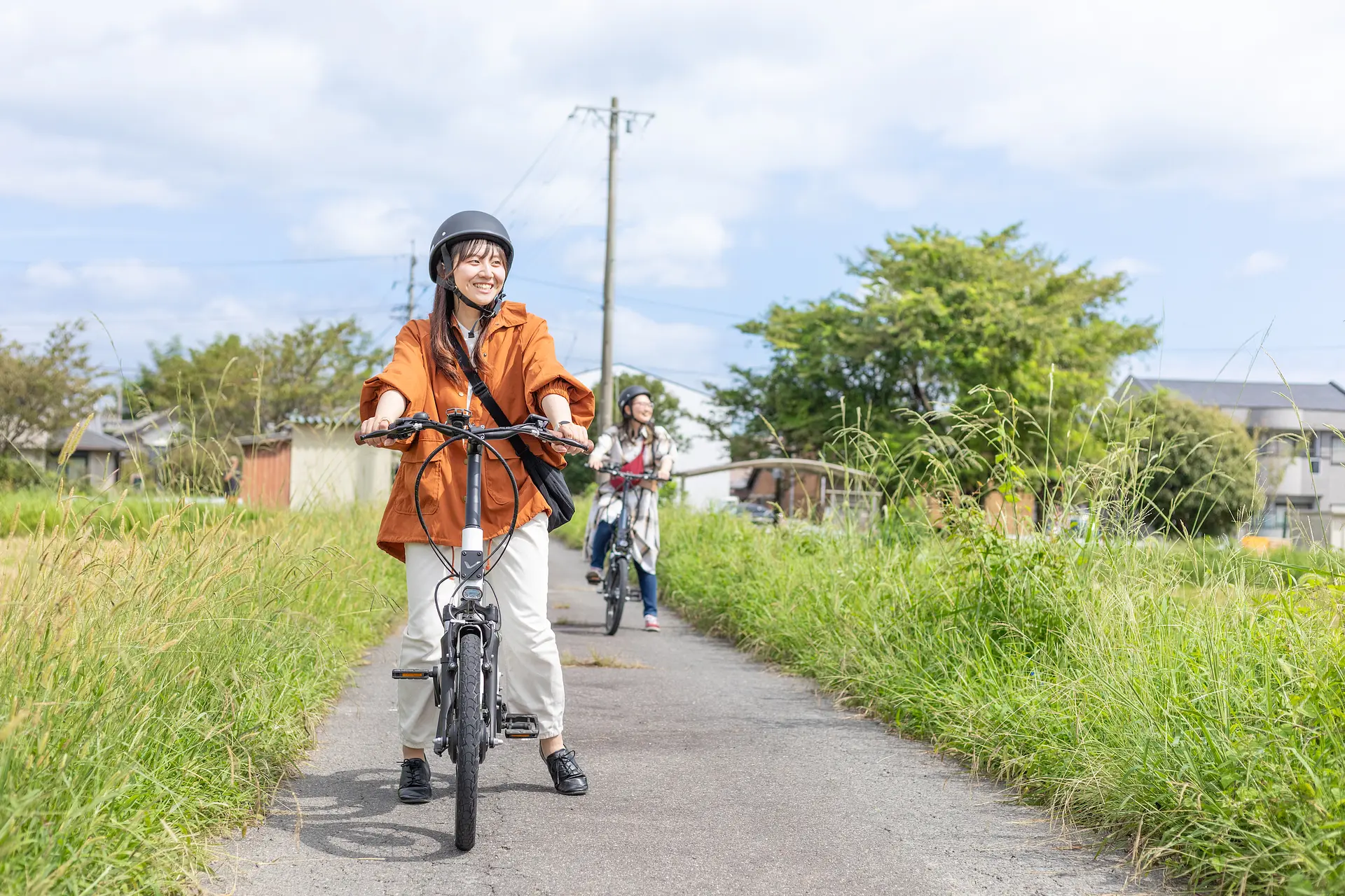 豊かな自然の中を自転車で走ります（笑顔）