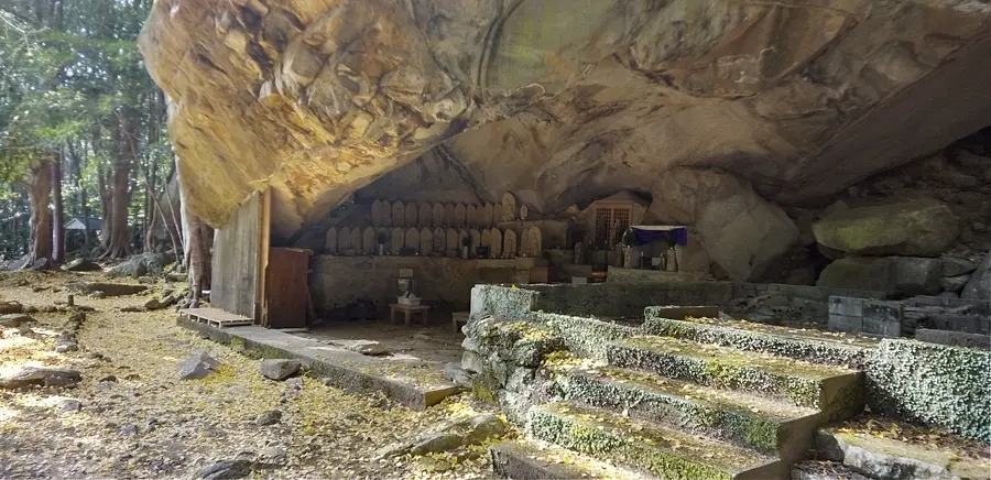 岩屋堂　銀杏の黄金のじゅうたん