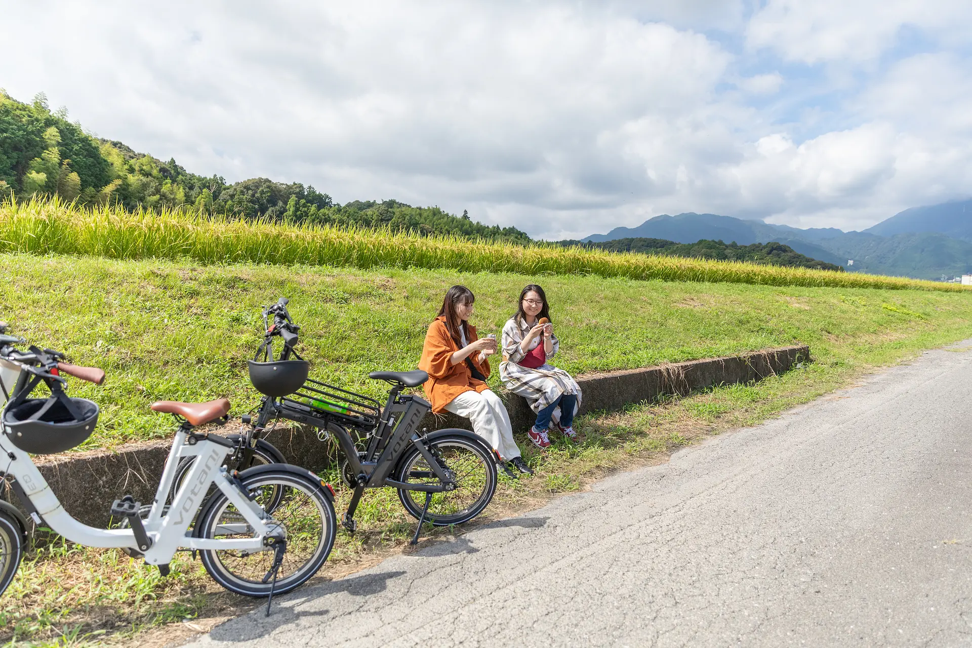 美しい景色を見ながら休憩