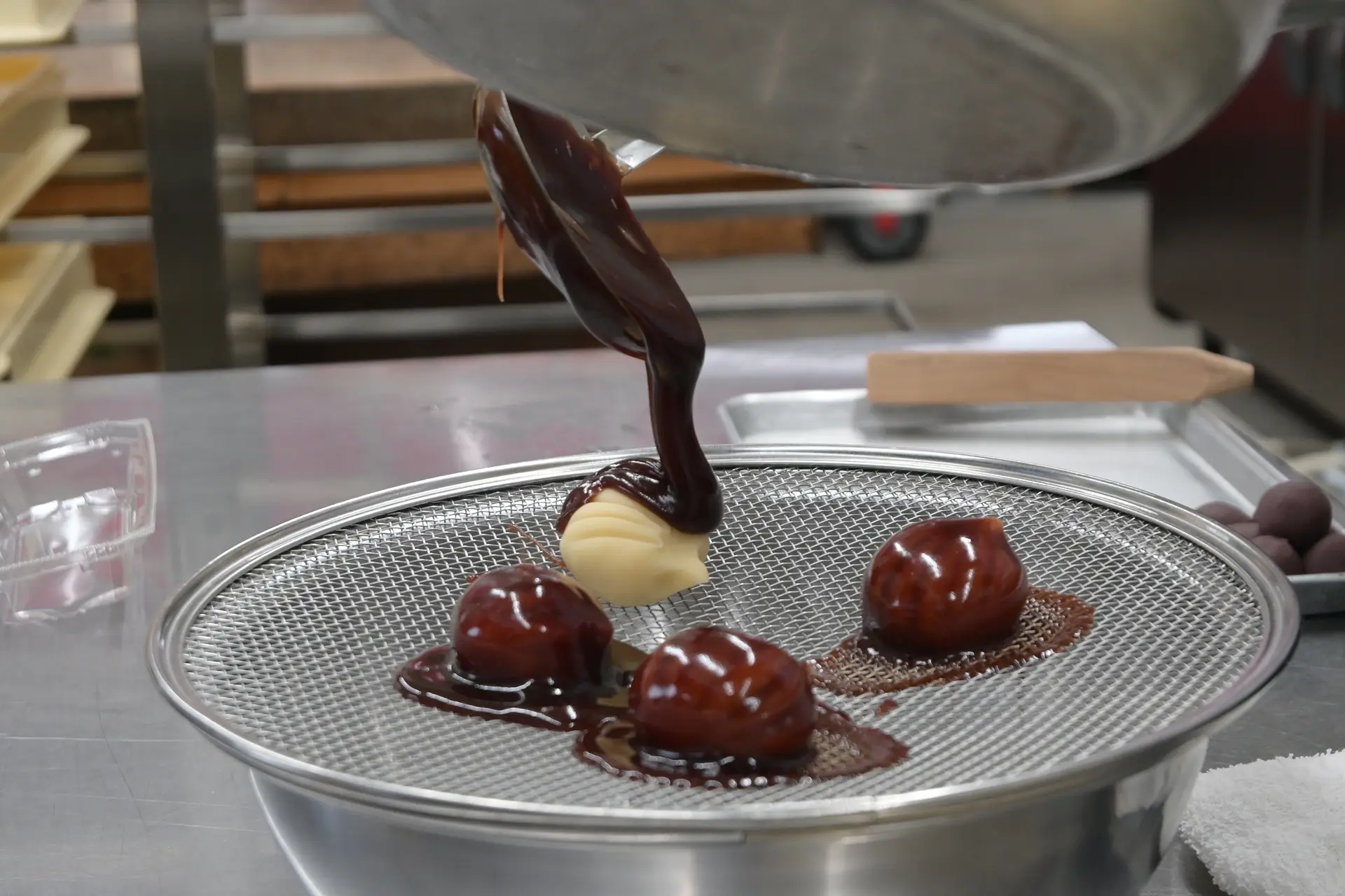 羊羹で色を付けます