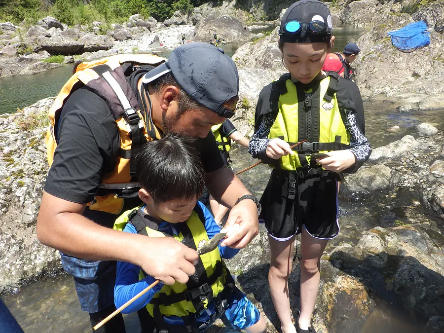 【大杉谷自然学校】家族で川遊び