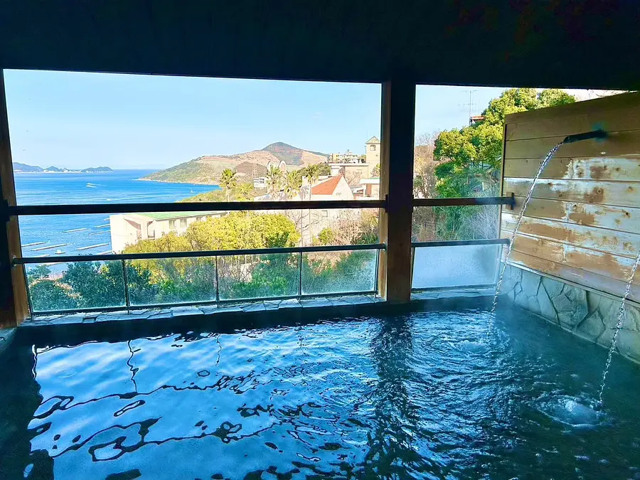 美肌に期待できる榊原温泉と雄大な景色は皆様のお肌と心に潤いを与えます。