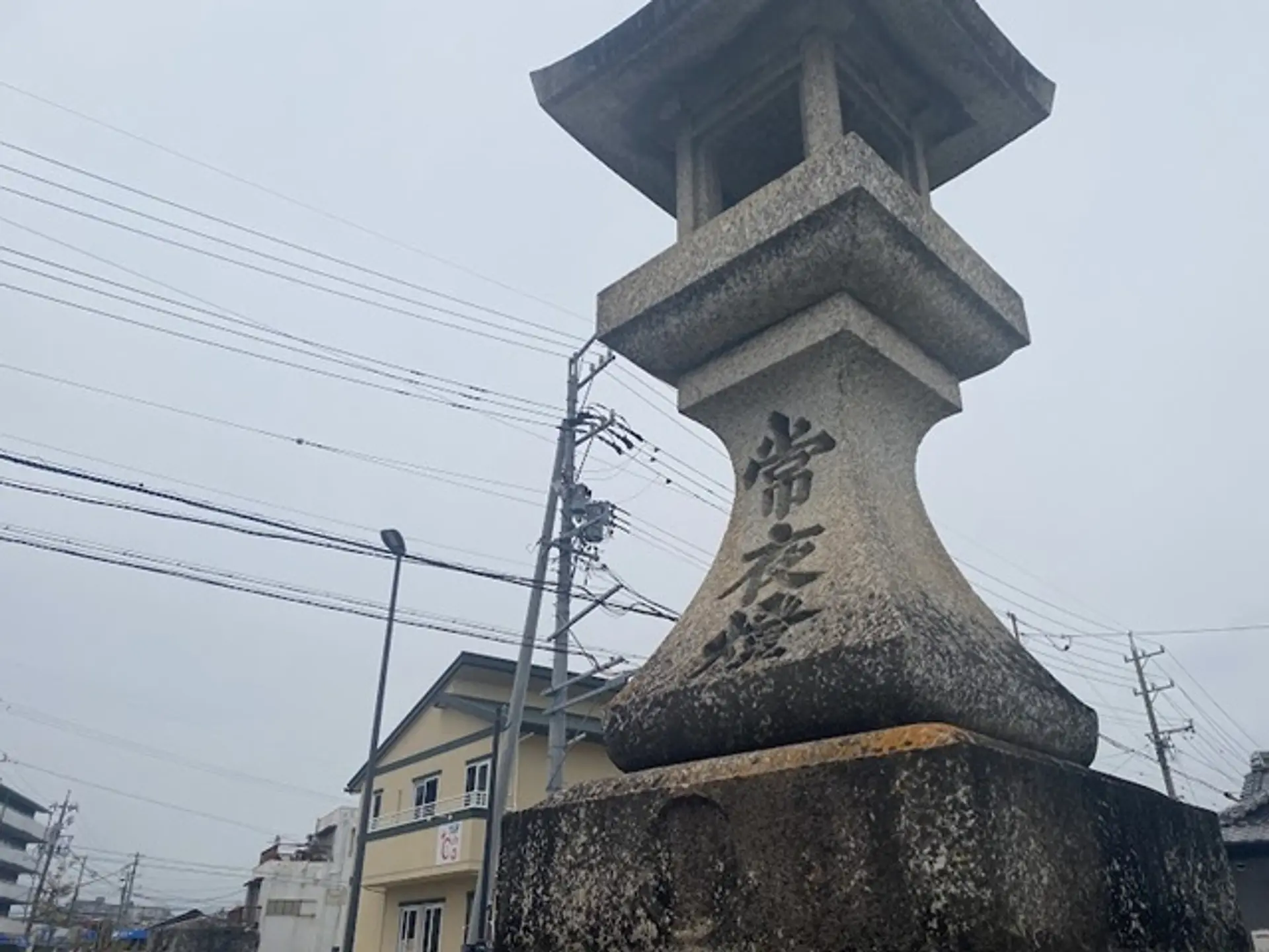 京都からの合流地点にある江戸橋の常夜灯
