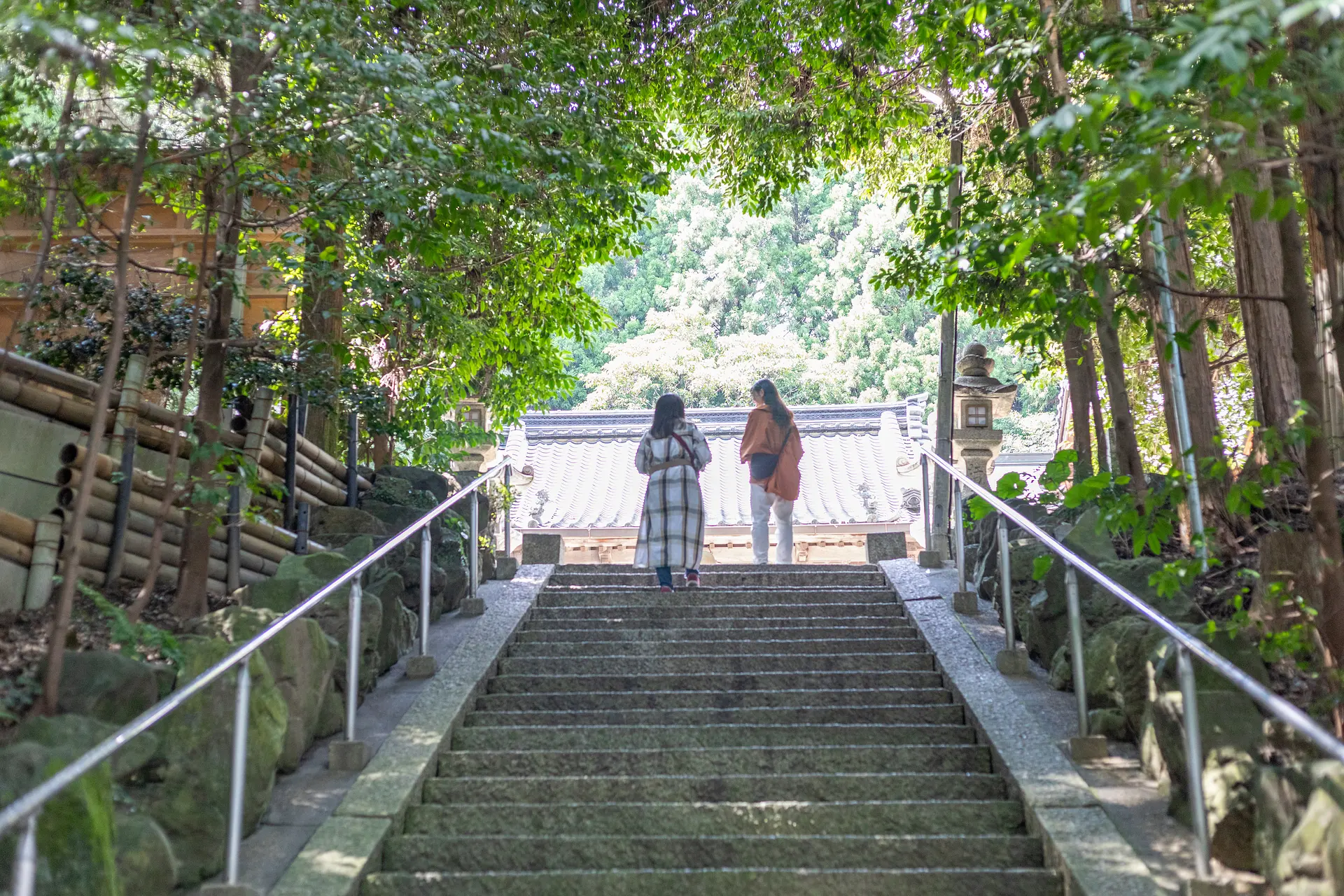 境内までの階段