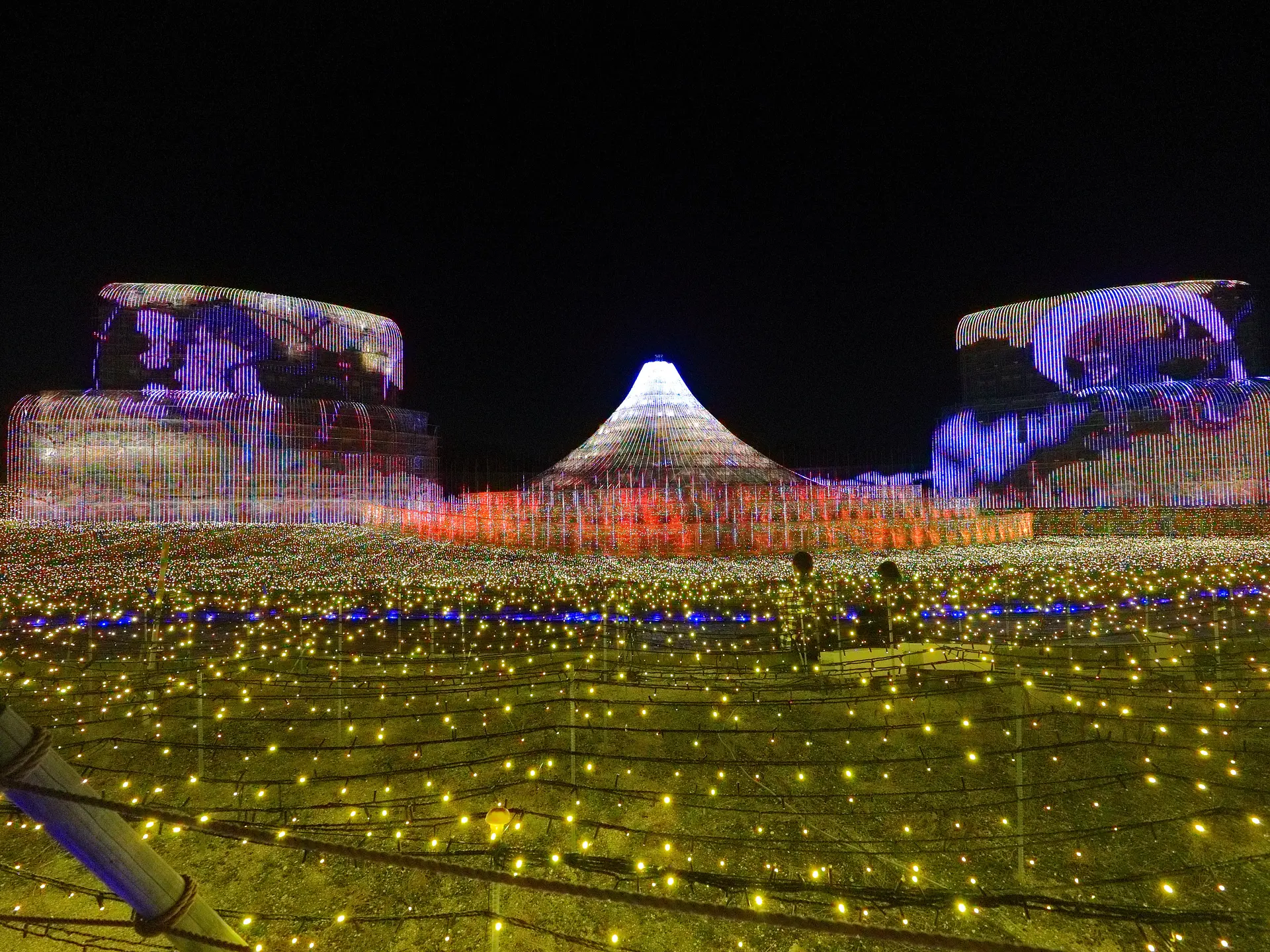 なばなの里イルミネーション2025