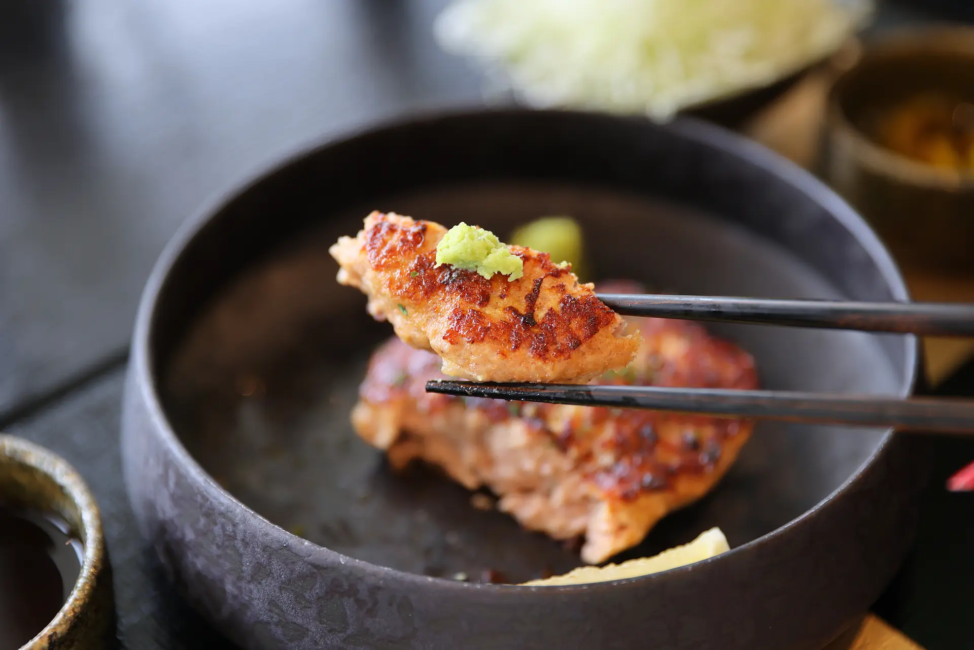 1100円とは思えない！豚肉100％ハンバーグ定食