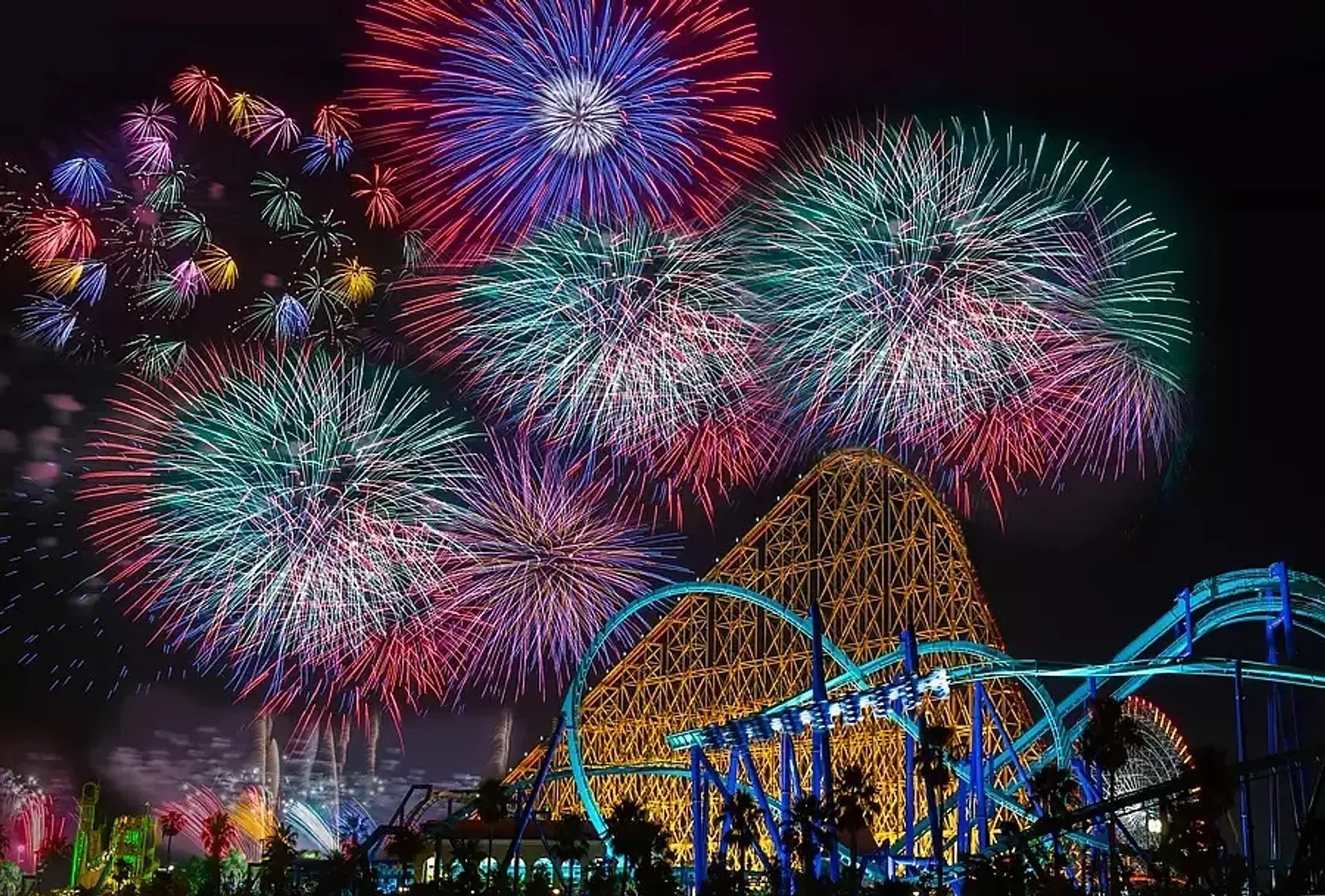 長島温泉 花火大競演 (桑名市)