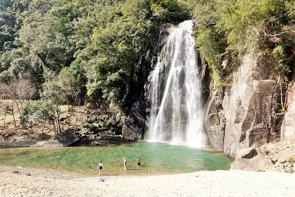 Special feature on campsites where you can play in the river