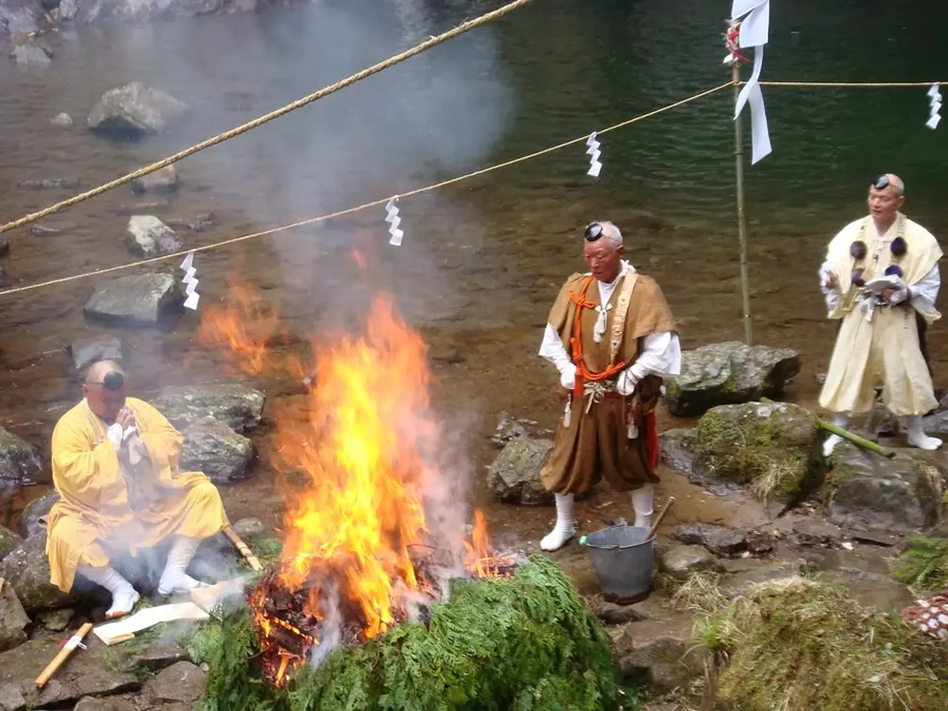 春の赤目四十八滝参り