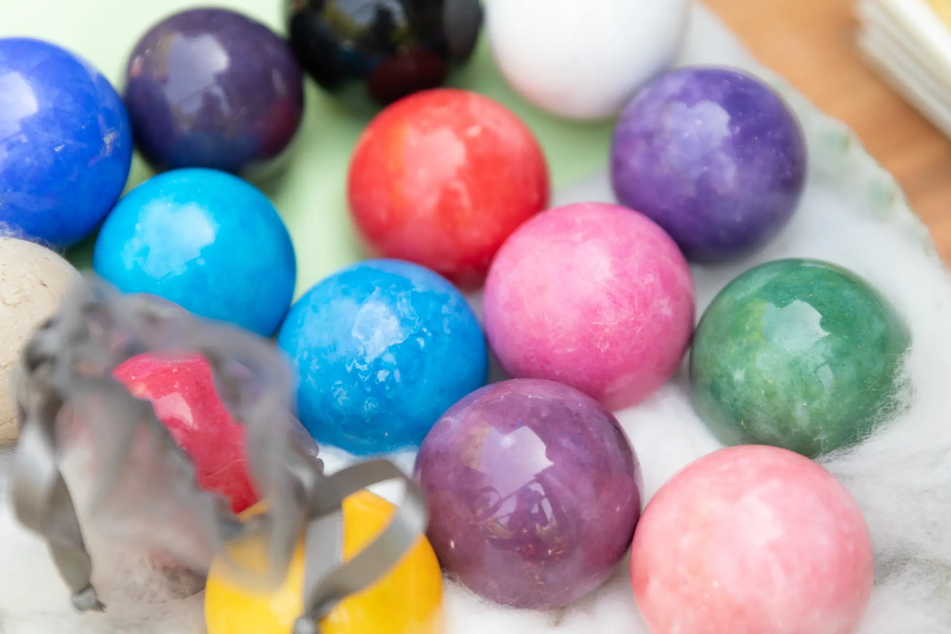 カラフルな光る泥だんご