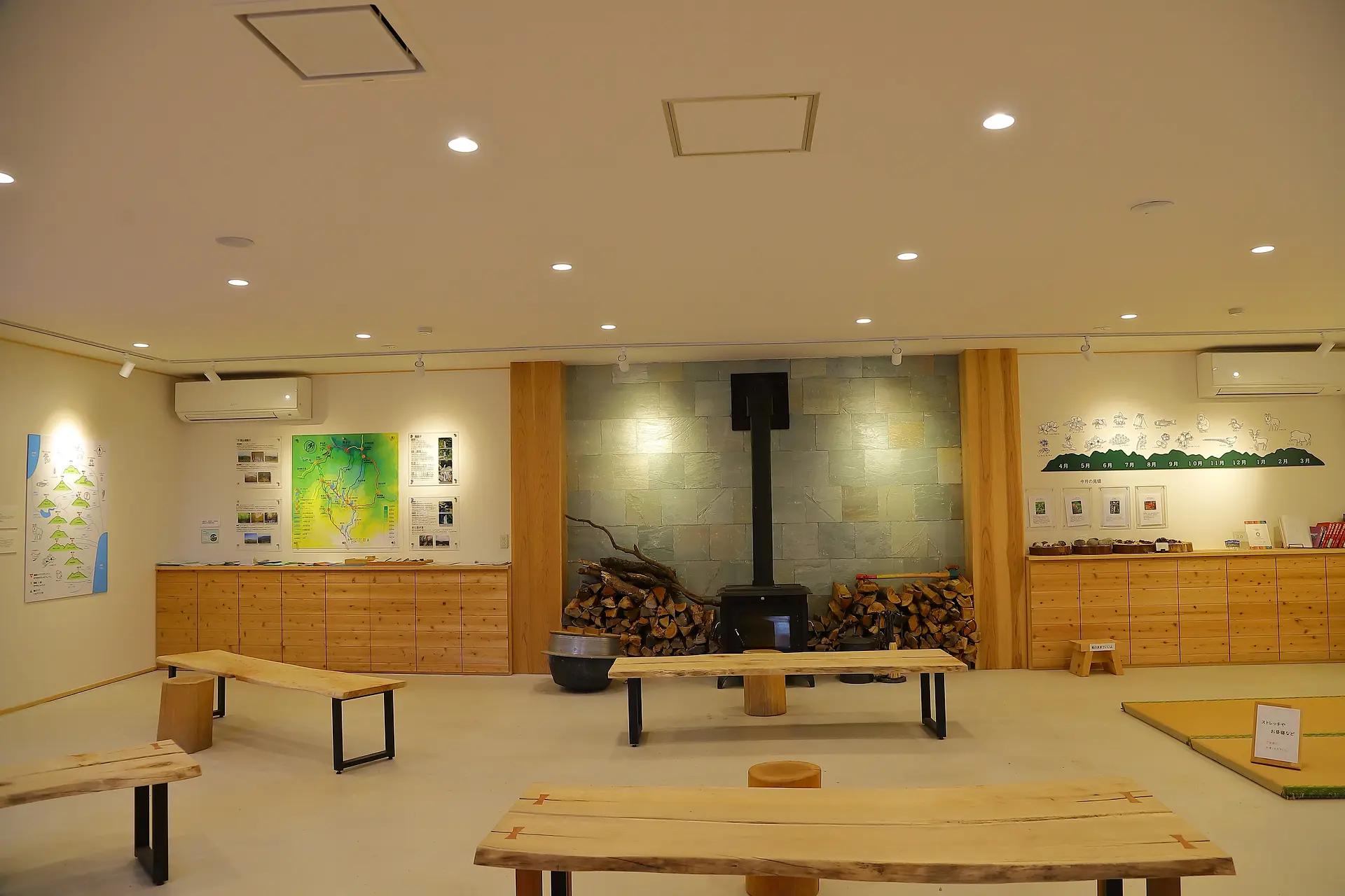 薪ストーブもあるくつろぎスペース！