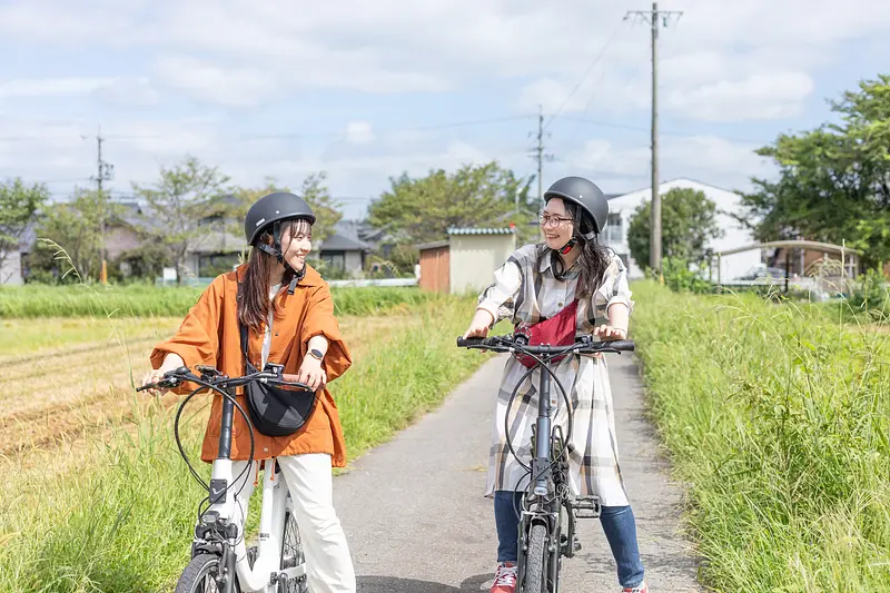 兩個人騎單車旅行