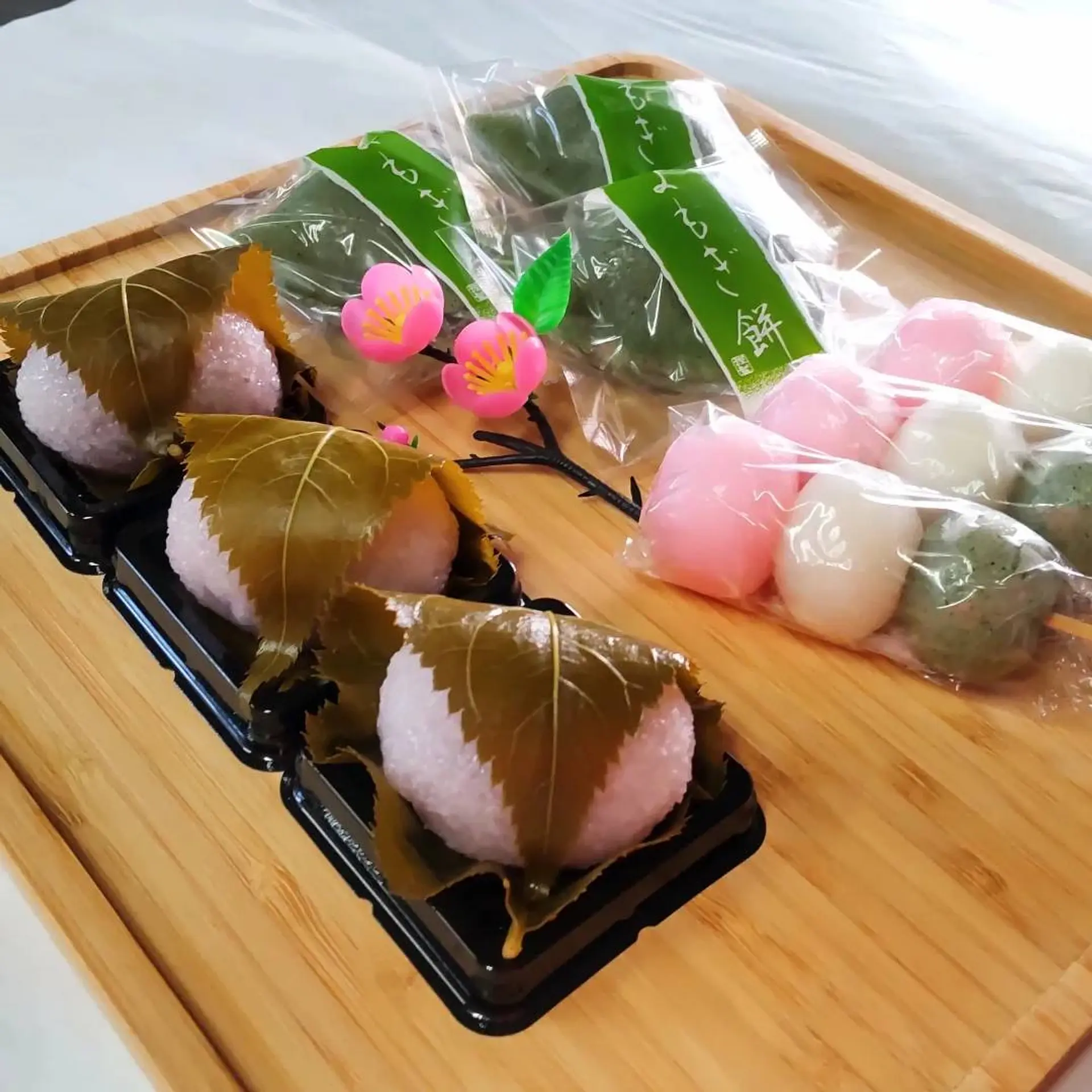春の桜もち、花見団子、柏餅