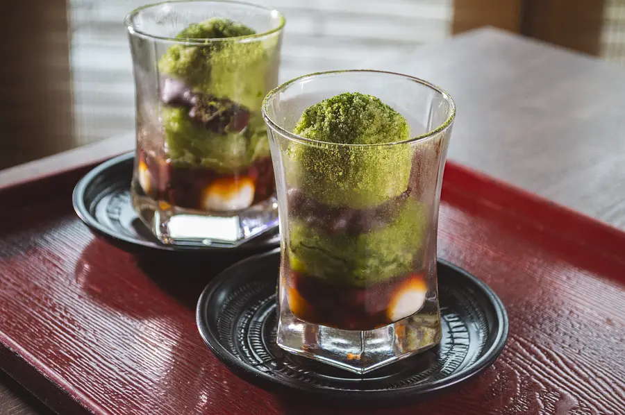 かぶせ茶シャーベットの冷やしぜんざい