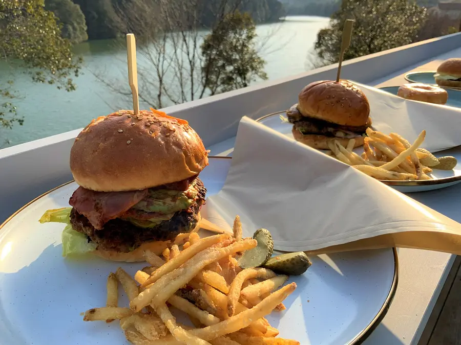 BURGER & DONUTS BOUQUET