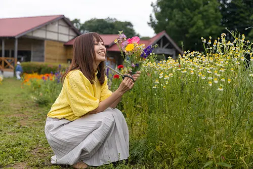 メナード青山リゾート「ハーブガーデン」でカモミール＆ラベンダー満喫！映えすぎる摘み取り体験、ハーブ香るカフェグルメも