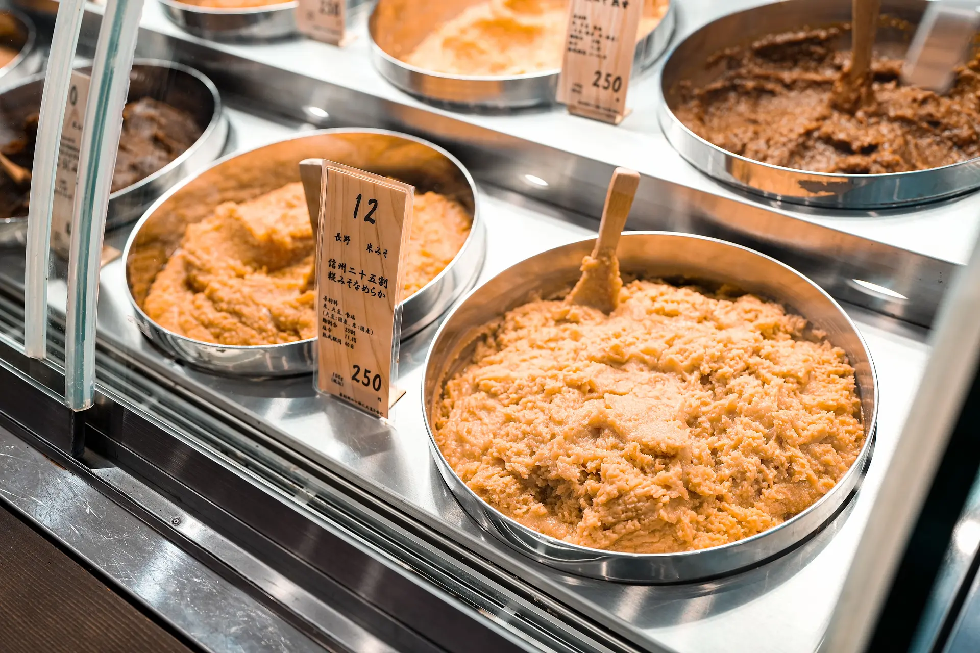 自然の恵みを生かした味噌専門店