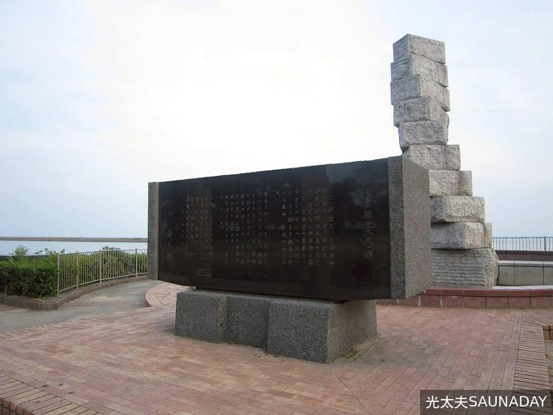 周辺のモニュメント