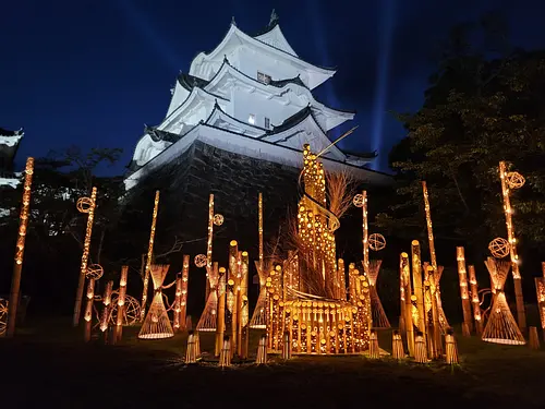 Château d'Iga Ueno et lumières en bambou