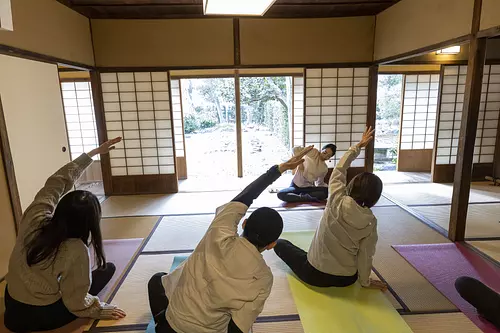 Experiencia de yoga benéfica