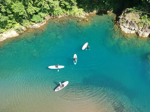 三重県で人気のアクティビティ！初心者でも安心のガイド付きSUPツアー！kodo outdoor。全国ここだけ！奇跡の透明度の川をスタートし、海まで流れる大人気SUP体験！