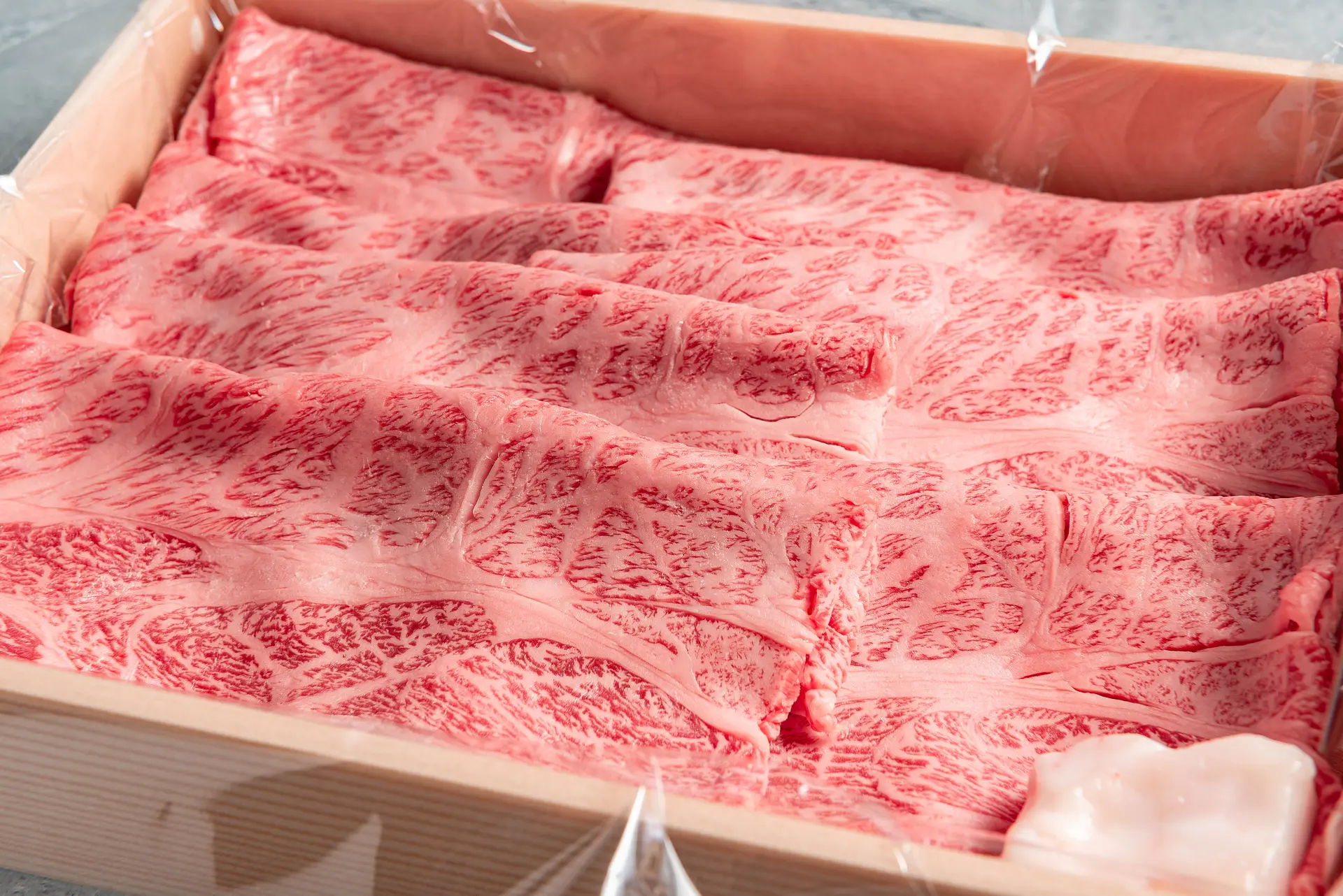 松阪牛、玉城豚、米など、ふるさと納税返礼品の中から人気のものをご紹介します