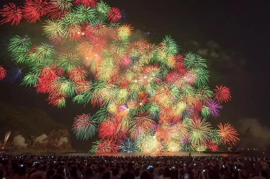 Característica especial del festival de fuegos artificiales de la prefectura de Mie