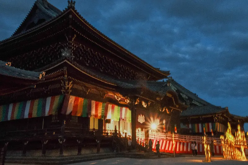 国宝 高田本山 専修寺の「お七夜」とは？東海最大級の竹あかりイベントも！🎍 | 観光三重(かんこうみえ) | 三重県の観光・旅行情報はここ！