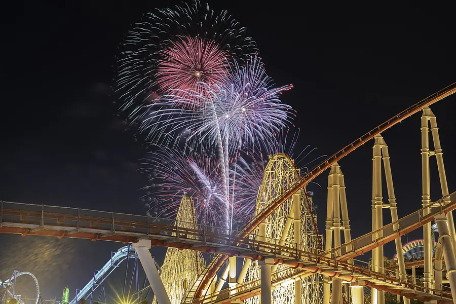 長島温泉 開業60周年 「花火大競演」（遊園地・ナガシマスパーランド）