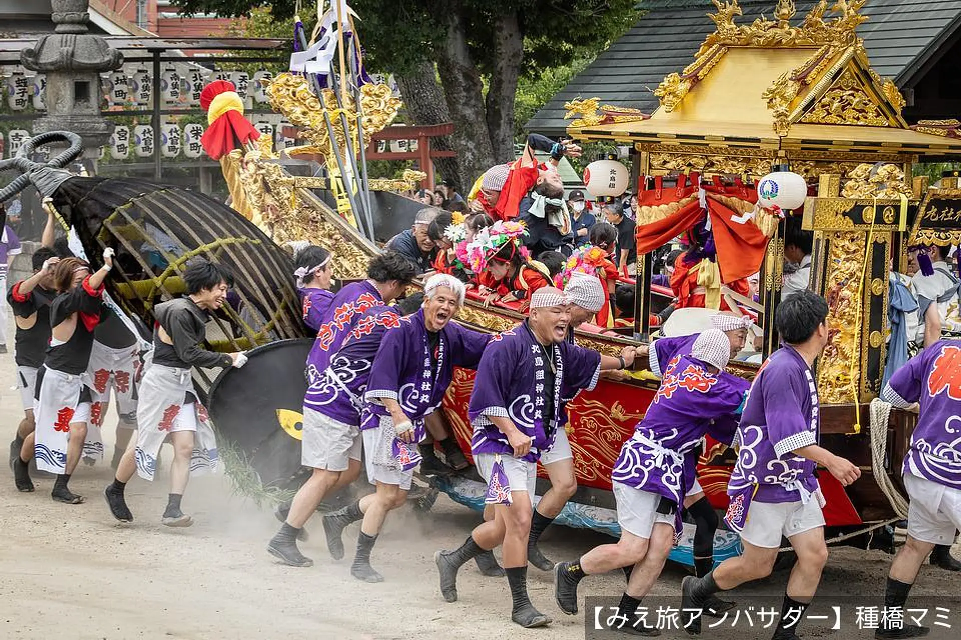 鳥出神社の鯨船行事