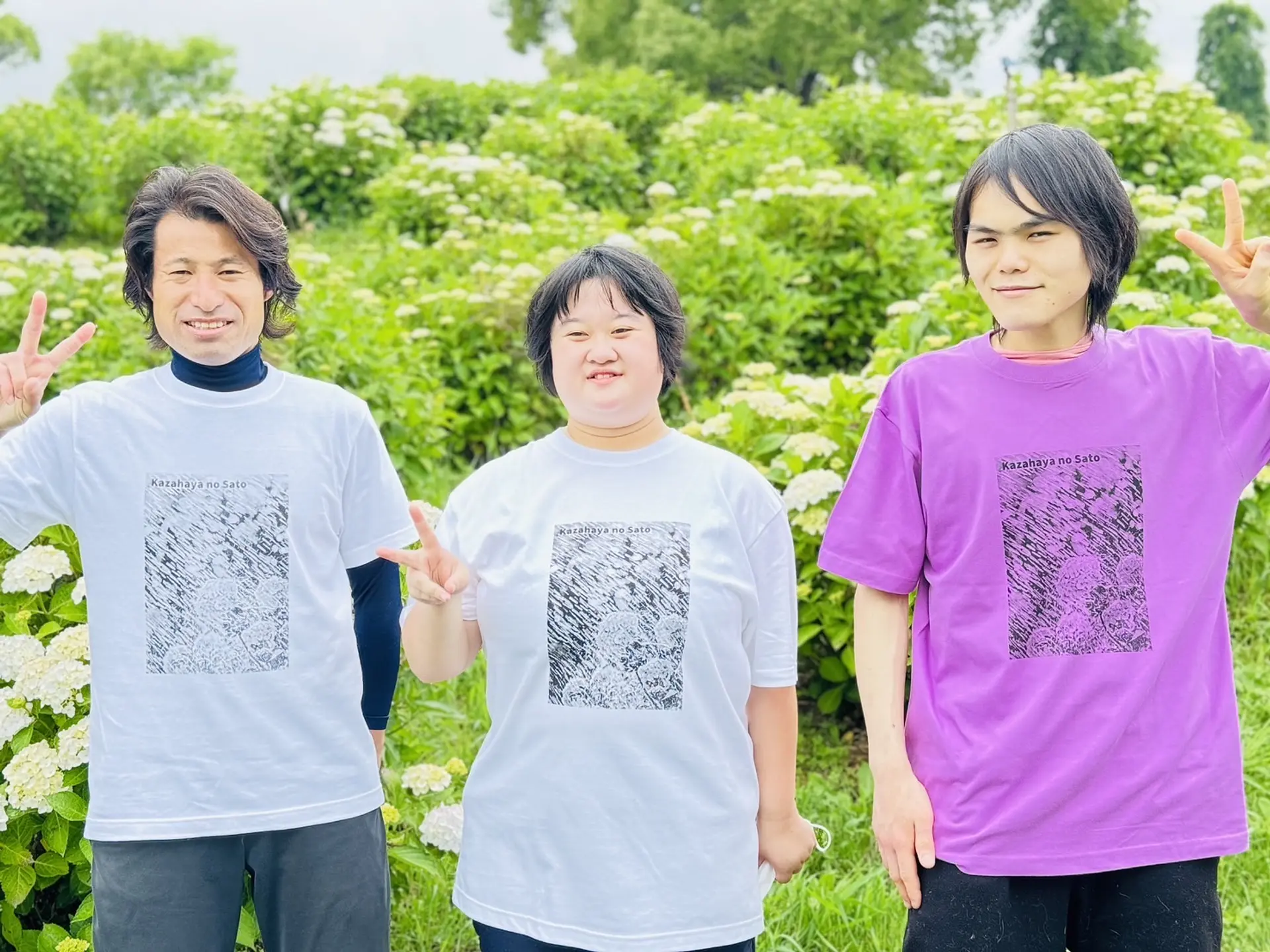 風早の里 Tシャツを作る利用者さんと職員さん