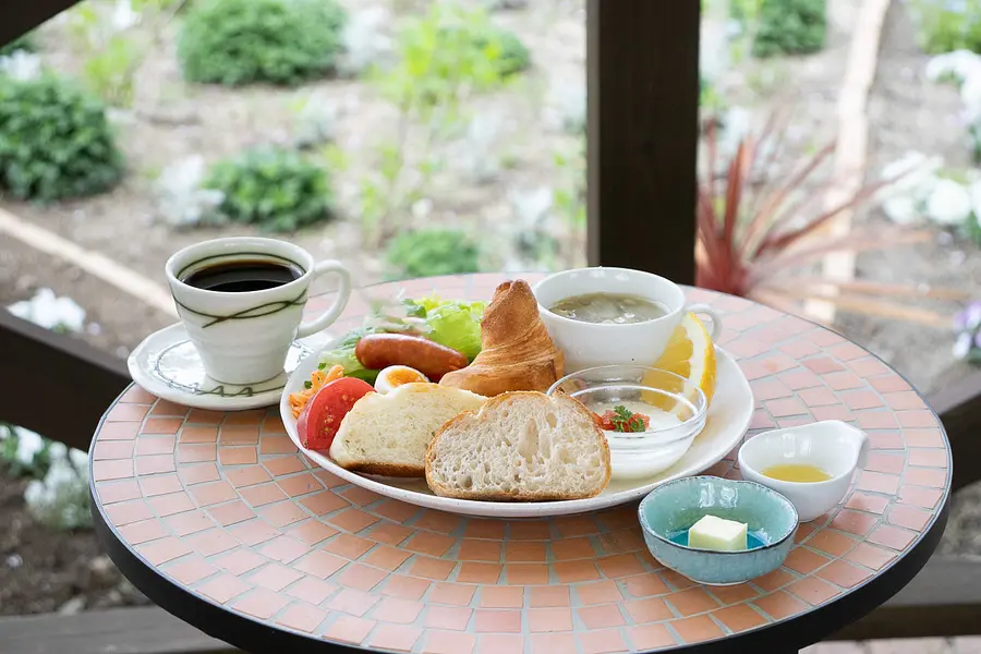 自家焙煎コーヒーとパン 薔薇を楽しむひととき